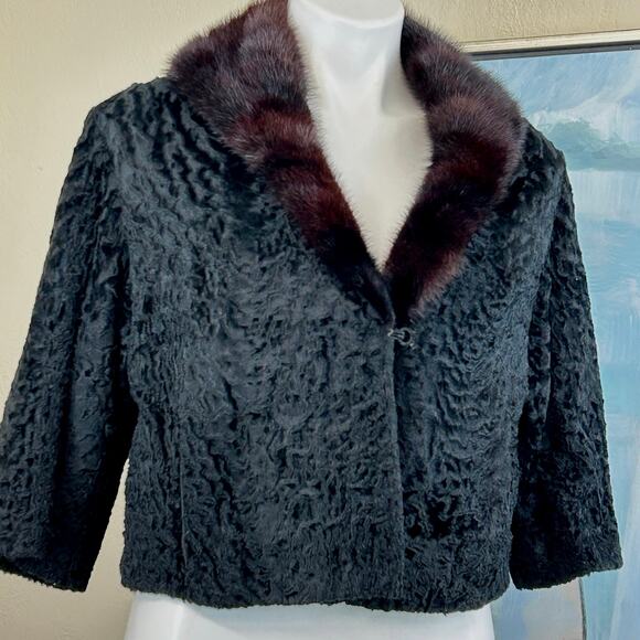 Laura Martin Jackets & Blazers - Vtg Laura Martin
Persian Lamb Wool Cropped Swing Jacket Mink Fur Collar Med